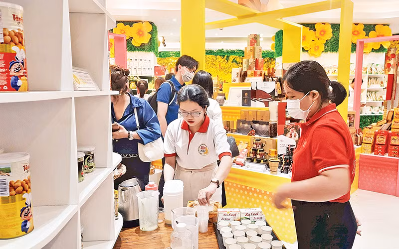 Trung tâm Xúc tiến Thương mại và Đầu tư Thành phố Hồ Chí Minh hỗ trợ doanh nghiệp trưng bày sản phẩm tại Showroom của đơn vị.