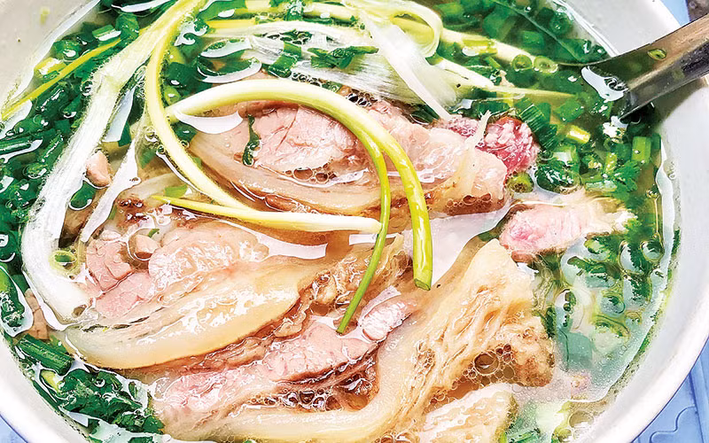 Hấp dẫn món phở truyền thống của Việt Nam. (Ảnh THU HÀ) Hấp dẫn món phở truyền thống của Việt Nam. (Ảnh THU HÀ)