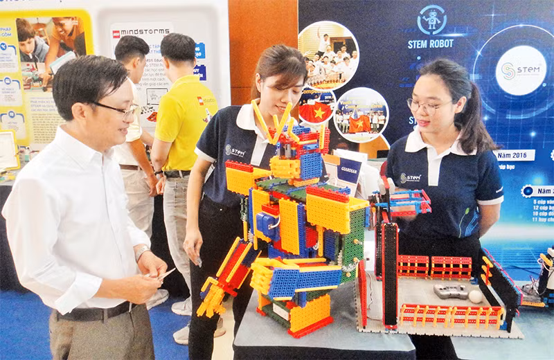 Giới thiệu các giải pháp giáo dục thông minh tại Thành phố Hồ Chí Minh.