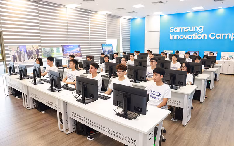 Trung tâm Đổi mới sáng tạo quốc gia và Samsung Việt Nam chính thức triển khai đào tạo Chương trình Phát triển nhân tài công nghệ. (Ảnh KỲ DUYÊN)