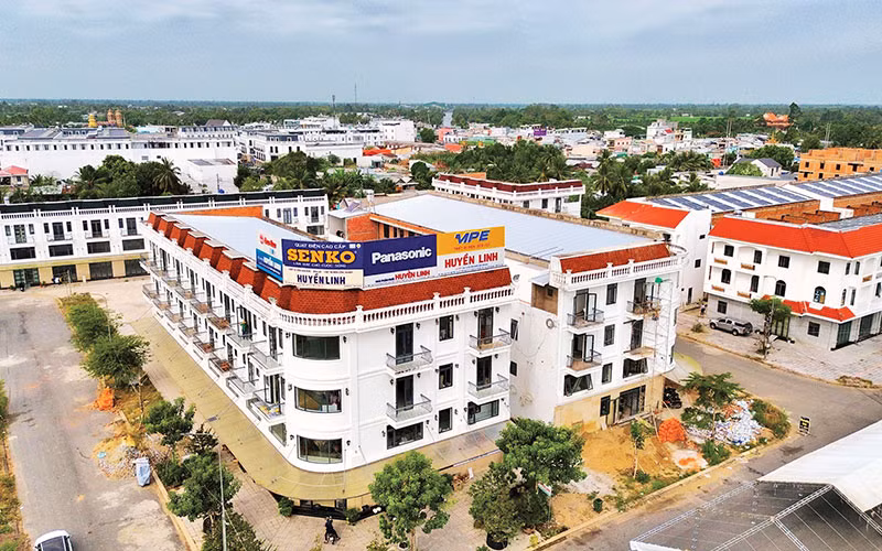 Dãy nhà phố được xây dựng với kiến trúc hiện đại tại Khu đô thị mới Thới Lai.