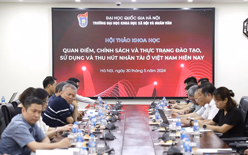 Hội thảo khoa học về sử dụng, thu hút nhân tài ở Việt Nam.