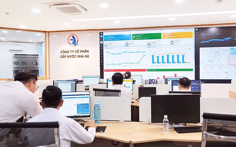 Công ty cổ phần Cấp nước Nhà Bè luôn chú trọng chuyển đổi số, đáp ứng dịch vụ chăm sóc khách hàng tốt nhất.