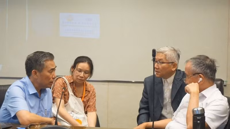 Lãnh đạo VRG trao đổi đàm phám về nội dung Hợp đồng thuê đất và phương án đầu tư với Ngài Chủ tịch cùng Ban lãnh đạo Tập đoàn Waffer (tại Trụ sở Waffer Taiwan)