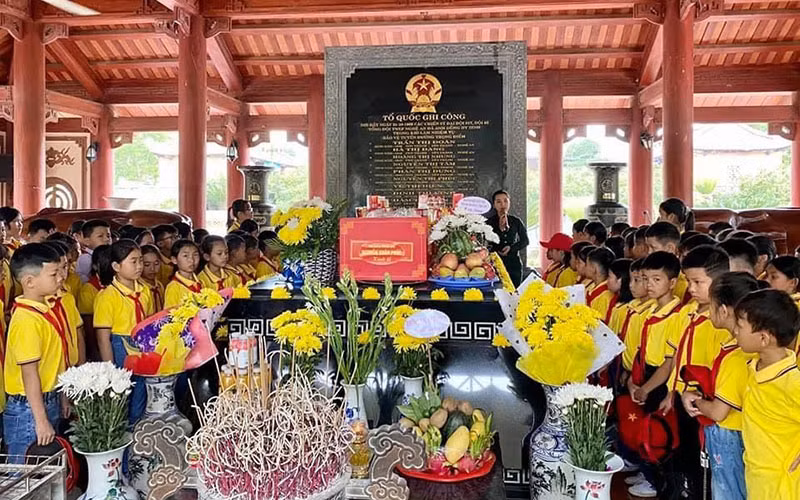 Khu di tích Truông Bồn mãi là địa chỉ đỏ giáo dục truyền thống yêu nước và cách mạng cho các tầng lớp nhân dân, đặc biệt là thế hệ trẻ. Khu di tích Truông Bồn mãi là địa chỉ đỏ giáo dục truyền thống yêu nước và cách mạng cho các tầng lớp nhân dân, đặc biệt là thế hệ trẻ.