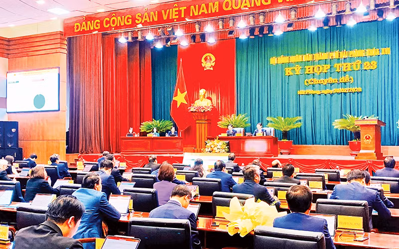 Biểu quyết thông qua nghị quyết thực hiện dự án đầu tư xây dựng tuyến đường sắt Lào Cai-Hà Nội-Hải Phòng.