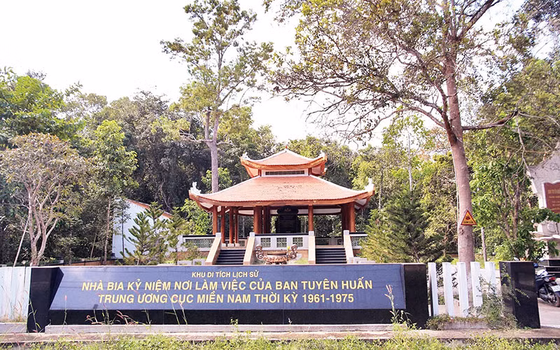 Nhà bia tưởng niệm nơi làm việc của Ban Tuyên huấn Trung ương Cục miền nam.