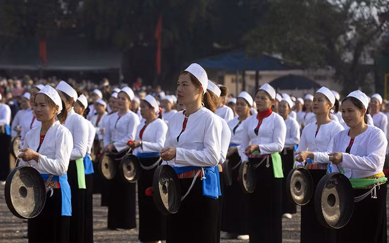 Trình diễn chiêng Mường trong Lễ hội Khai hạ dân tộc Mường Hòa Bình năm 2023. (Ảnh TRỌNG ĐẠT) Trình diễn chiêng Mường trong Lễ hội Khai hạ dân tộc Mường Hòa Bình năm 2023. (Ảnh TRỌNG ĐẠT)