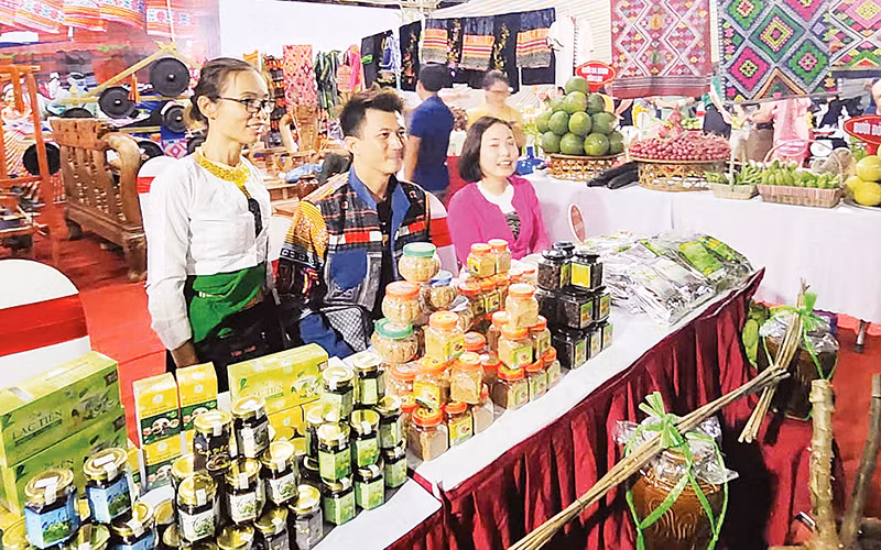 Sản phẩm OCOP của Hòa Bình tham gia gian hàng tại các hội chợ trên toàn quốc.