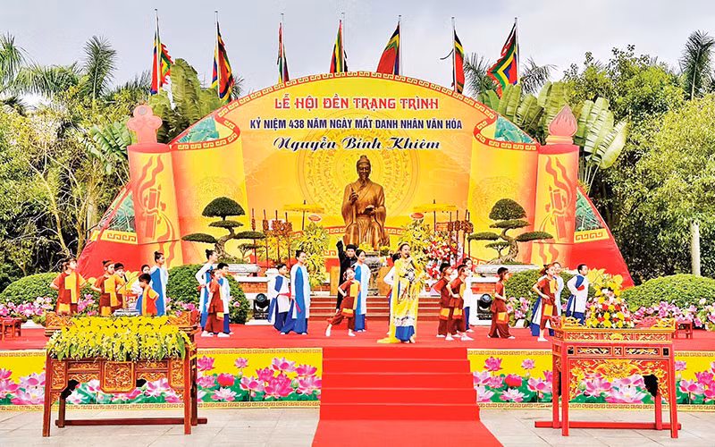 Lễ hội kỷ niệm 438 năm Ngày mất Danh nhân văn hóa Trạng Trình Nguyễn Bỉnh Khiêm. Lễ hội kỷ niệm 438 năm Ngày mất Danh nhân văn hóa Trạng Trình Nguyễn Bỉnh Khiêm.