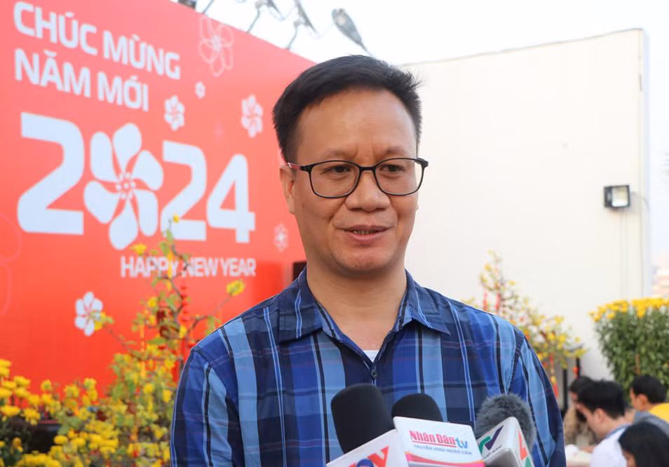 Anh Nguyễn Văn Đang trải lòng về tình cảm gắn bó giữa tập thể cán bộ, nhân viên người Việt Nam và Campuchia. (Ảnh: Nguyễn Hiệp)