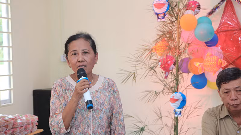 Hiệu trưởng Trường tiểu học Hữu nghị Khmer-Việt Nam Tân Tiến, cô giáo Thạch Thị Lan (Ảnh: Huy Vũ) Hiệu trưởng Trường tiểu học Hữu nghị Khmer-Việt Nam Tân Tiến, cô giáo Thạch Thị Lan (Ảnh: Huy Vũ)