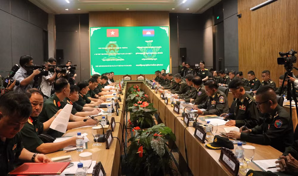 Đối thoại chính sách quốc phòng Việt Nam-Campuchia lần thứ 7 diễn ra tại Trụ sở Bộ Quốc phòng Campuchia ở thủ đô Phnom Penh. (Ảnh: NGUYỄN HIỆP)