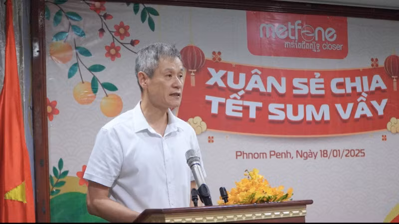 Đại sứ Việt Nam tại Campuchia Nguyễn Minh Vũ phát biểu ý kiến. (Ảnh NGUYỄN HIỆP)