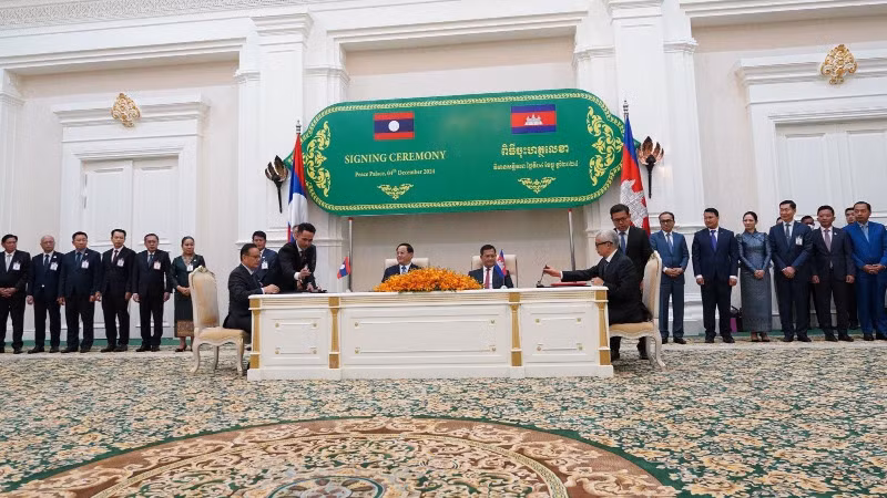 Sau hội đàm, Thủ tướng hai nước chứng kiến lễ ký các văn kiện nhằm tăng cường hợp tác song phương trên nhiều lĩnh vực. (Ảnh: Fresh News) Sau hội đàm, Thủ tướng hai nước chứng kiến lễ ký các văn kiện nhằm tăng cường hợp tác song phương trên nhiều lĩnh vực. (Ảnh: Fresh News)