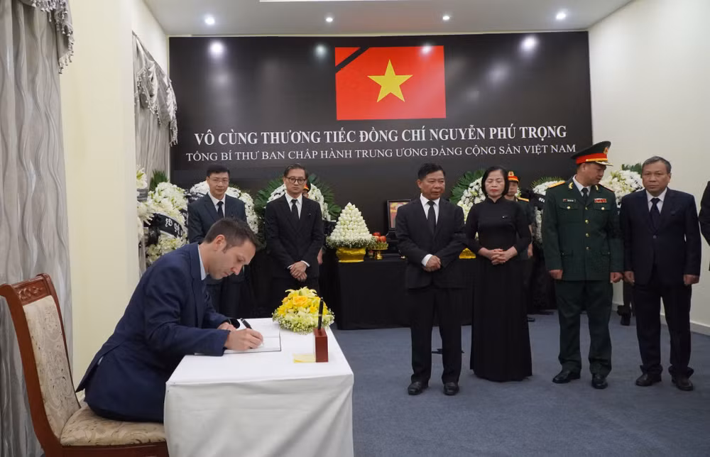 "Tổng Bí thư Nguyễn Phú Trọng đã đóng vai trò quan trọng trong việc nâng cao vị thế của Việt Nam trong cộng đồng quốc tế và làm sâu sắc mối quan hệ giữa Vương quốc Anh và Việt Nam". (Ảnh: Nguyễn Hiệp)