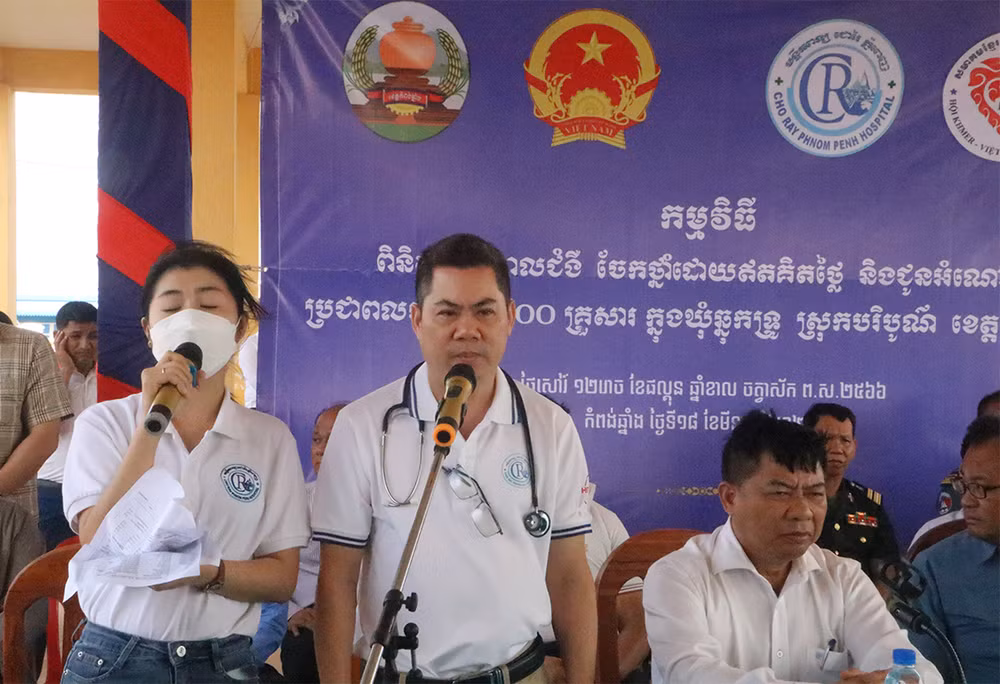 Giám đốc Bệnh viện Chợ Rẫy-Phnom Penh Tôn Thanh Trà phát biểu ý kiến. (Ảnh: NGUYỄN HIỆP) Giám đốc Bệnh viện Chợ Rẫy-Phnom Penh Tôn Thanh Trà phát biểu ý kiến. (Ảnh: NGUYỄN HIỆP)