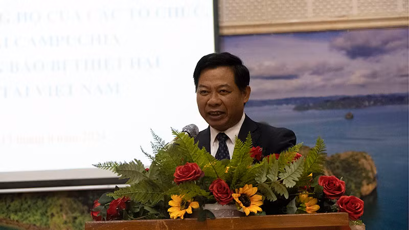 Đại sứ Nguyễn Huy Tăng thông báo tình hình mưa lũ gây thiệt hại nặng nề cho nhân dân các địa phương. (Ảnh: Nguyễn Hiệp) Đại sứ Nguyễn Huy Tăng thông báo tình hình mưa lũ gây thiệt hại nặng nề cho nhân dân các địa phương. (Ảnh: Nguyễn Hiệp)