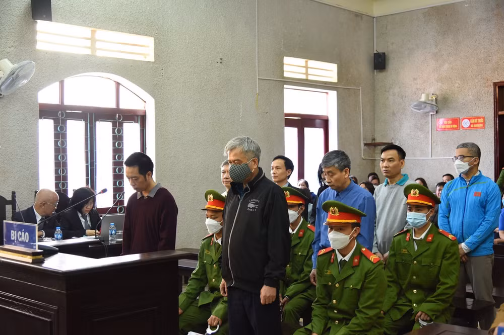 Các bị cáo trong vụ án Vi phạm quy định đấu thầu gây hậu quả nghiêm trọng xảy ra tại Sở Giáo dục và Đào tạo Điện Biên.