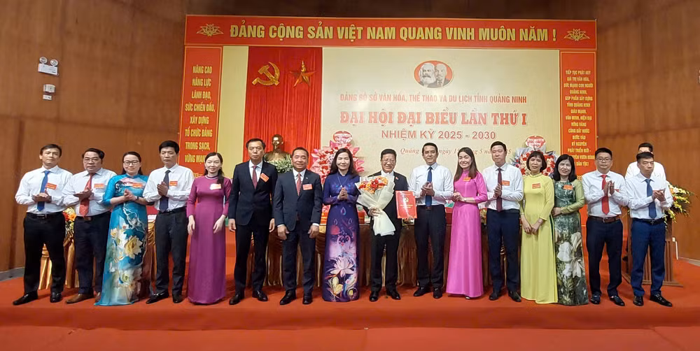 Ban Chấp hành Đảng bộ Sở Văn hóa, Thể thao và Du lịch tỉnh Quảng Ninh nhiệm kỳ 2025-2030 ra mắt đại hội. Ban Chấp hành Đảng bộ Sở Văn hóa, Thể thao và Du lịch tỉnh Quảng Ninh nhiệm kỳ 2025-2030 ra mắt đại hội.