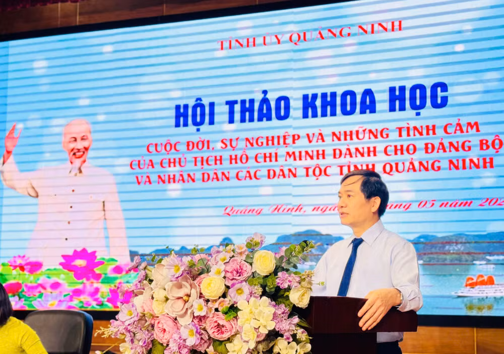 Phó Bí thư Tỉnh ủy Quảng Ninh Vũ Quyết Tiến phát biểu tại hội thảo.
