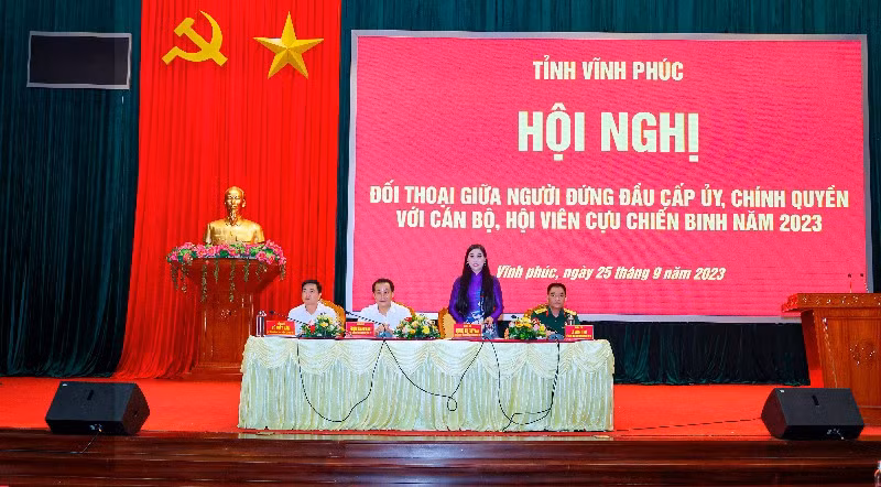 Bí thư Tỉnh ủy Hoàng Thị Thúy Lan phát biểu tại Hội nghị.