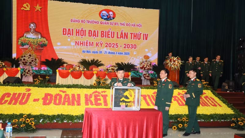 Đại hội đã tiến hành bỏ phiếu bầu 11 đồng chí vào Ban Chấp hành Đảng bộ Trường Quân sự Bộ Tư lệnh Thủ đô Hà Nội.