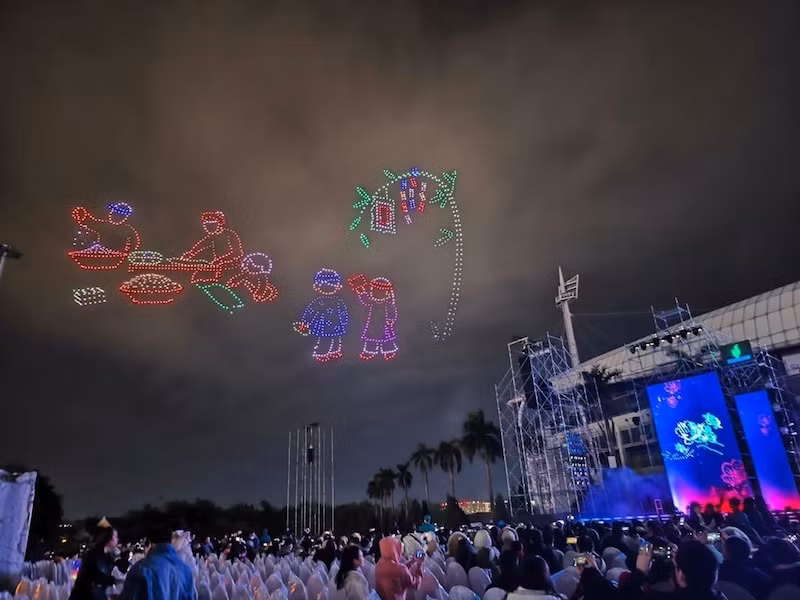 Trình diễn ánh sáng bằng Drone tại lễ tổng duyệt chương trình Rực rỡ Thăng Long 2025 vào tối 26/1.