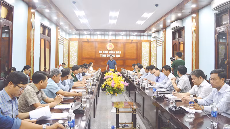 Lãnh đạo Ủy ban nhân dân tỉnh Quảng Trị phát biểu tại cuộc họp ngày 13/9.