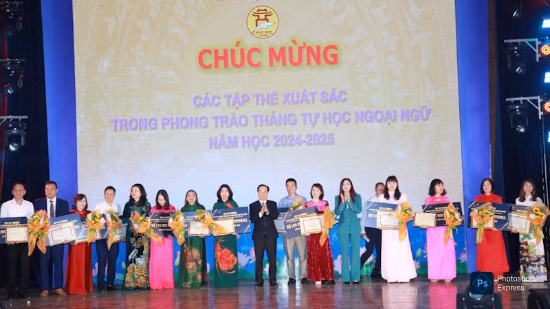 Các tập thể xuất sắc trong phong trào tháng tự học ngoại ngữ năm học 2024-2025.