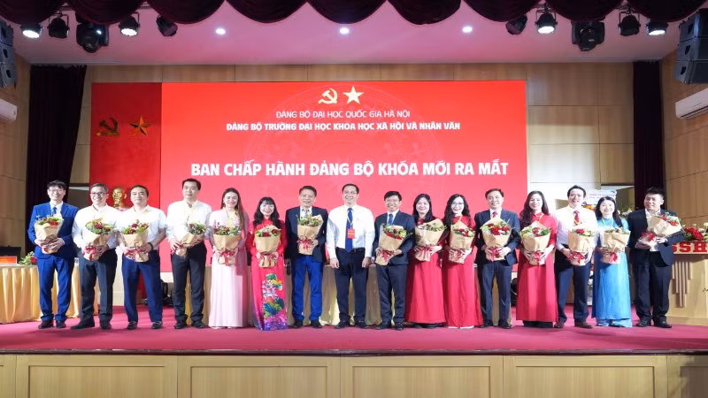 Ban Chấp hành Đảng bộ khóa mới ra mắt.