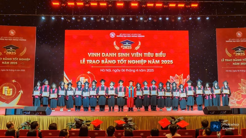Gần 1.300 sinh viên nhận bằng tốt nghiệp đợt 1 năm 2025.