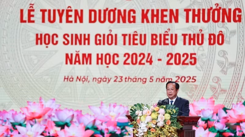 Giám đốc Sở Giáo dục và Đào tạo Hà Nội Trần Thế Cương phát biểu ý kiến.