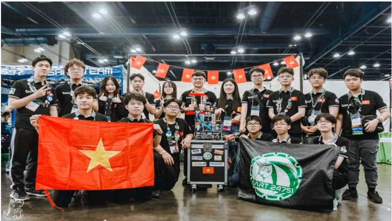Đội tuyển GreenAms Robotics Team 24751 xuất sắc giành ngôi Á quân thế giới.