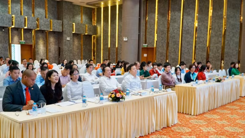 Các đại biểu tham dự Hội thảo.