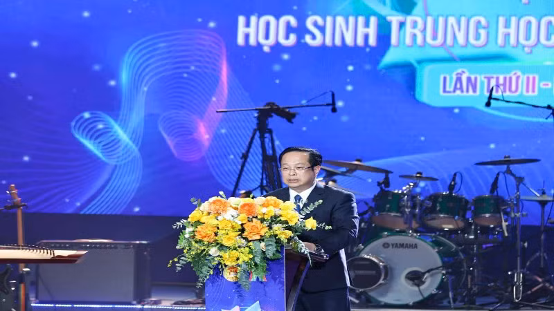 Giám đốc Sở Giáo dục và Đào tạo Hà Nội Trần Thế Cương phát biểu ý kiến. (Ảnh: THANH TÙNG)