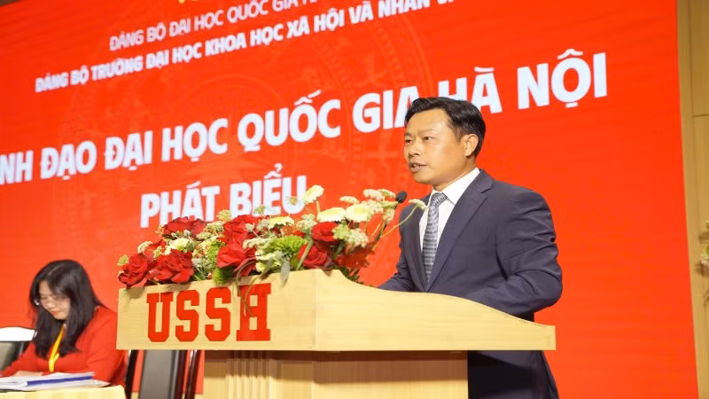 Đồng chí Lê Quân, Bí thư Đảng ủy, Giám đốc Đại học Quốc gia Hà Nội phát biểu chỉ đạo.