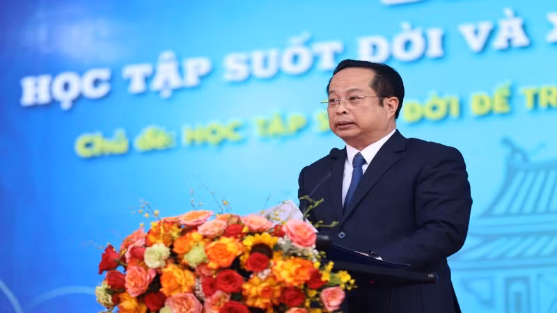 Giám đốc Sở Giáo dục và Đào tạo Hà Nội Trần Thế Cương phát biểu ý kiến. (Ảnh: Thanh Tùng)