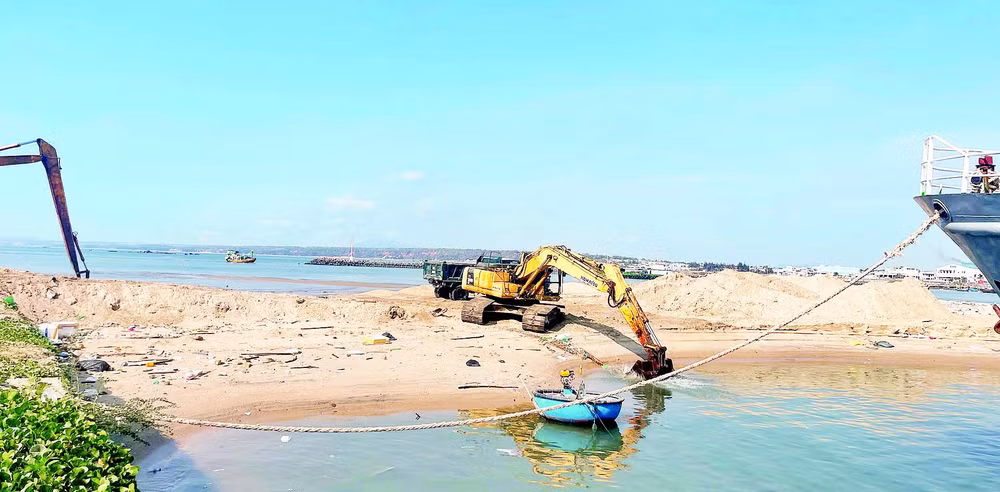 Khu vực cửa biển Cảng Phan Thiết bị bồi lấp