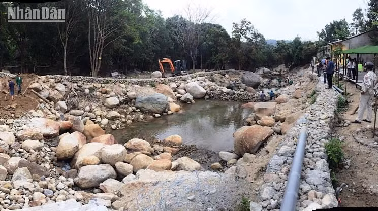 Toàn bộ khu vực doanh nghiệp tự ý xây dựng ngăn đập trong lòng suối Lương.