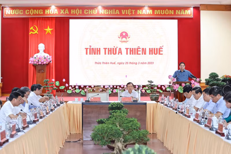 Thủ tướng Phạm Minh Chính và đoàn công tác làm việc với Ban Thường vụ Tỉnh ủy Thừa Thiên Huế. Thủ tướng Phạm Minh Chính và đoàn công tác làm việc với Ban Thường vụ Tỉnh ủy Thừa Thiên Huế.