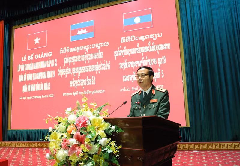 Thượng tướng Lương Đình Hồng, Chính ủy Học viện Quốc phòng Việt Nam phát biểu tại buổi lễ.