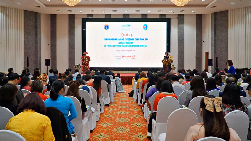 Toàn cảnh Hội nghị vận động chính sách hỗ trợ đội ngũ Cô đỡ thôn, bản.
