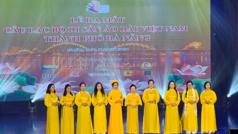 Các thành viên của Câu lạc bộ Di sản áo dài Việt Nam thành phố Đà Nẵng mong muốn mở rộng quy mô và tầm ảnh hưởng, đóng góp vào sự phát triển của di sản áo dài. (Ảnh: BTC) Các thành viên của Câu lạc bộ Di sản áo dài Việt Nam thành phố Đà Nẵng mong muốn mở rộng quy mô và tầm ảnh hưởng, đóng góp vào sự phát triển của di sản áo dài. (Ảnh: BTC)