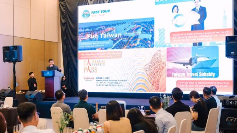 Ông Derek Chou chia sẻ thông tin về du lịch Đài Loan (Trung Quốc). (Ảnh: BTC) Ông Derek Chou chia sẻ thông tin về du lịch Đài Loan (Trung Quốc). (Ảnh: BTC)