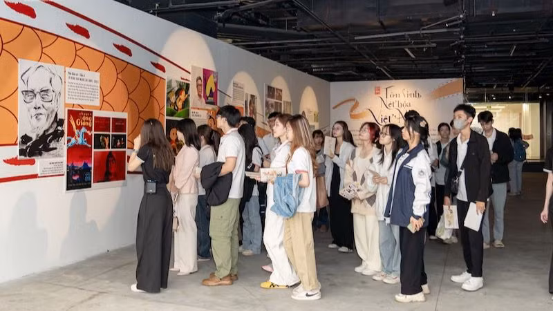 Khán giả tham quan tour Dòng chảy hoạt hình Việt Nam. (ẢNH: BTC)
