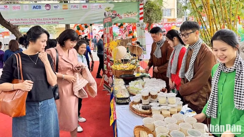 Ẩm thực miền Tây Nam Bộ với nhiều món ăn làm từ gạo như bánh xèo, bánh tráng, mỳ, chè... Ẩm thực miền Tây Nam Bộ với nhiều món ăn làm từ gạo như bánh xèo, bánh tráng, mỳ, chè...