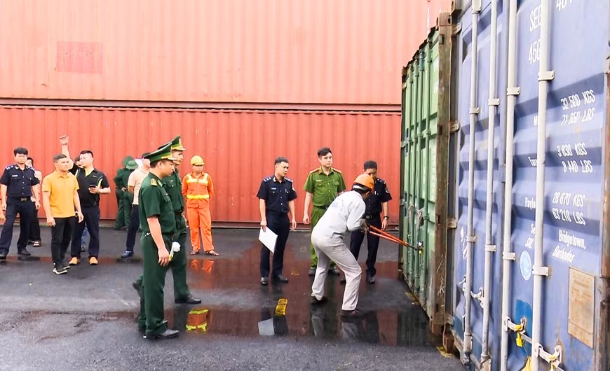 BĐBP thành phố Hải Phòng chủ trì, phối hợp lực lượng chức năng kiểm tra container - tang vật Chuyên án HP 424.p.