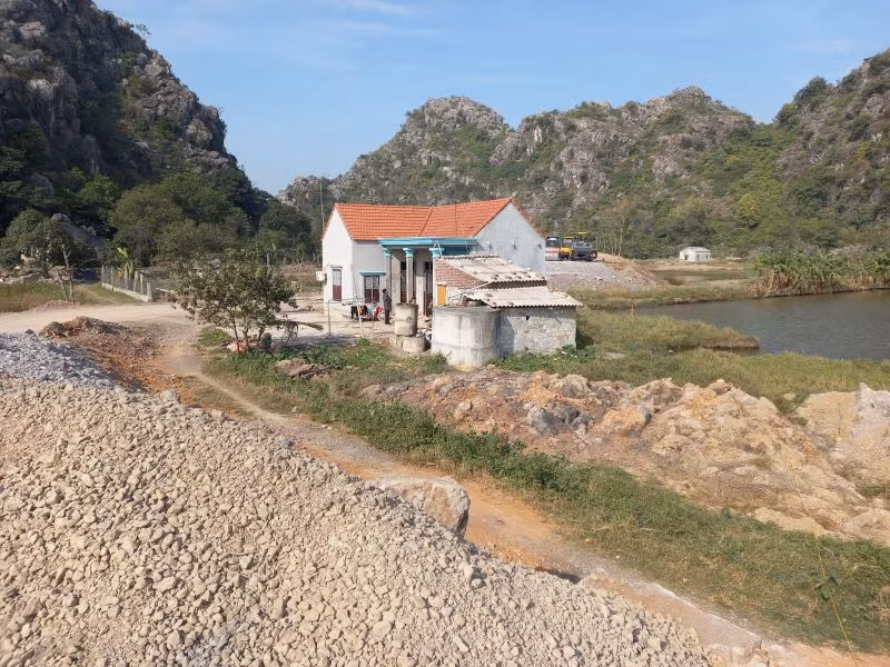 Sau khi nhận tiền hỗ trợ đền bù, gia đình này vẫn chưa chịu di dời, bàn giao mặt bằng cho dự án.