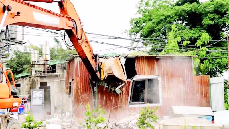 Cưỡng chế công trình vi phạm tại huyện Quốc Oai.